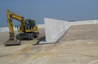 Picture of an L-wall - a concrete wall with an L-shaped profile